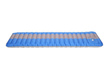 Kundenspezifische aufblasbare kampierende Matte, selbstaufblasende wandernde Matratze 580G fournisseur